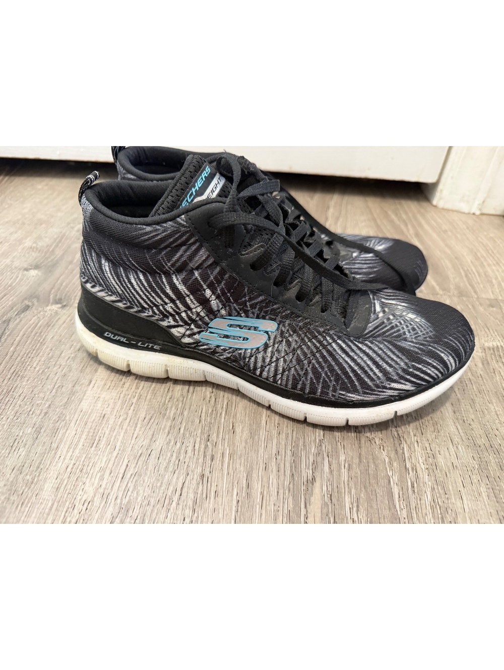 Women’s Skechers Sneakers